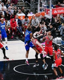 NBA赛场激战连连，精彩瞬间回顾，热门赛事大盘点