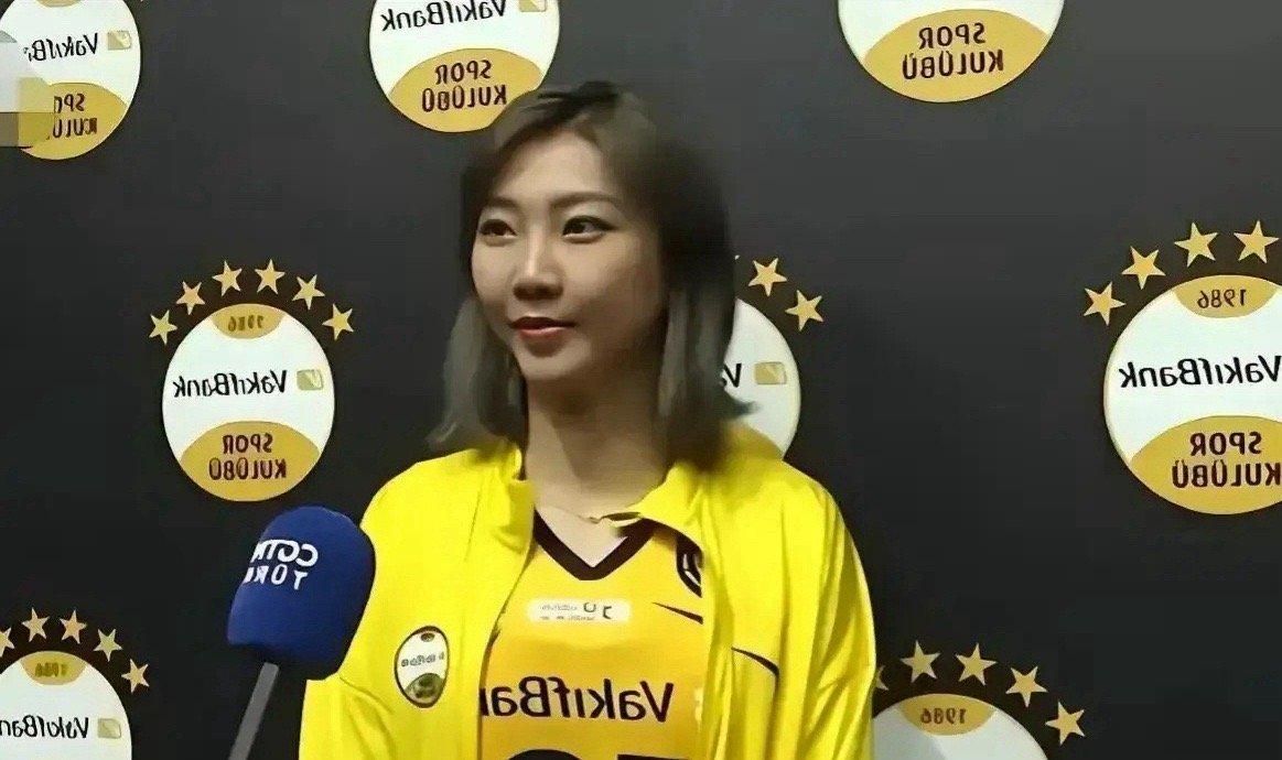 女排两任队长闪耀欧冠！袁心玥7扣6中渐入佳境，朱婷成功率71%  第3张