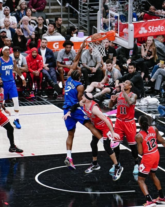 NBA赛场激战连连，精彩瞬间回顾，热门赛事大盘点  第1张