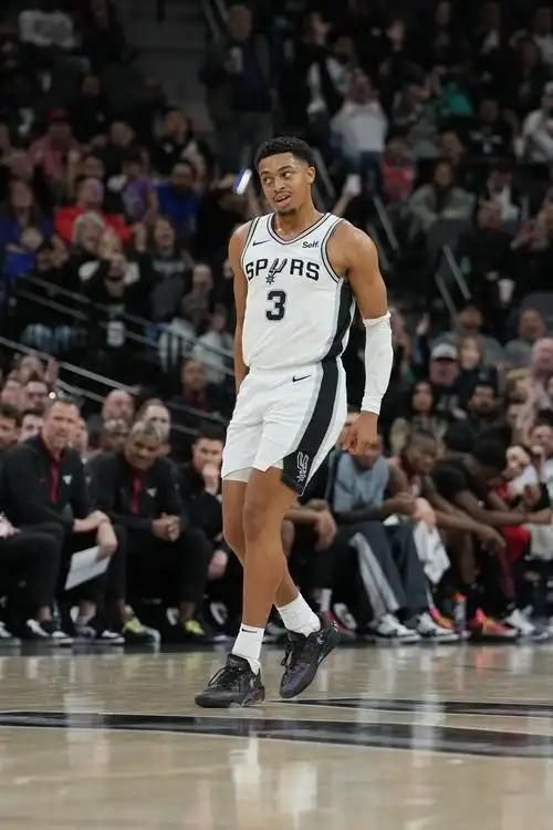 NBA赛场激战连连，精彩瞬间回顾，热门赛事大盘点  第9张